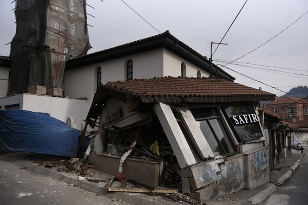 Багер РУШИО берберницу у сам цик зоре: Мешихат Исламске заједнице тврди да је објекат нелегалан